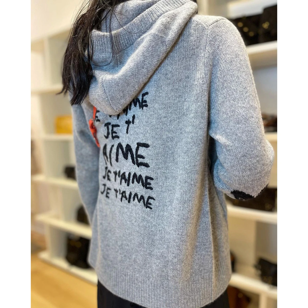 Женский кашемировый свитер с капюшоном, на молнии
Женский кашемировый свитер с капюшоном, на молнии