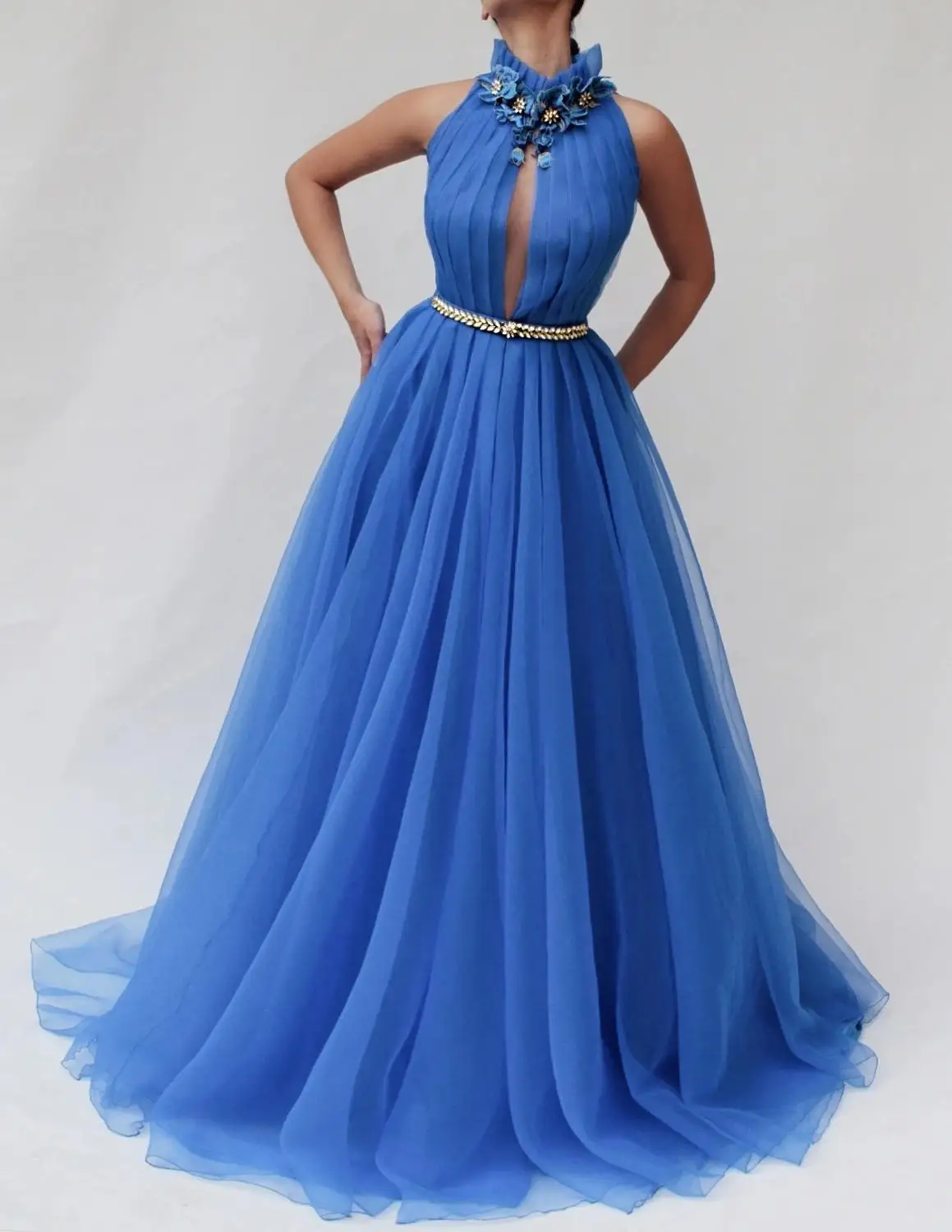 Royal Blue Long Tulle Flowers Crystals Prom Dresses 2021 O Neck Formal Evening Dress Robe De Soiree
Royal Blue Long Tulle Flowers Crystals Prom Dresses 2021 O Neck Formal Evening Dress Robe De Soiree