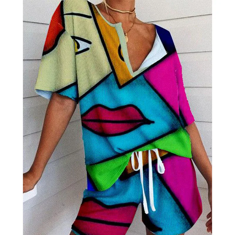 New Summer Two Piece Sets Hip Hop Graffiti Face Lips Fashion Mom V-neck T Shirts Shorts Matching Outfits Loose Comfort Home Wear 
New Summer Two Piece Sets Hip Hop Graffiti Face Lips Fashion Mom V-neck T Shirts Shorts Matching Outfits Loose Comfort Home Wear