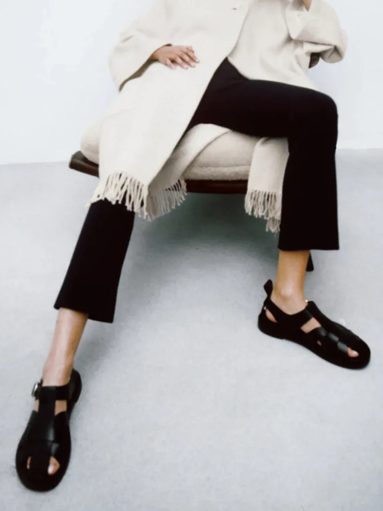 2021 new women's leather shoes summer sandals buckle belt hollow beach sandals comfortable and versatile women's sandals size 40
2021 new women's leather shoes summer sandals buckle belt hollow beach sandals comfortable and versatile women's sandals size 40