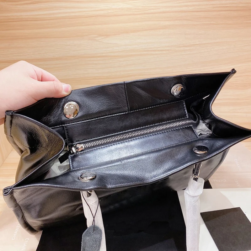 With Logo Large Capacity Simple and Versatile Bags for Women Genuine Leather High Quality First Layer Cowhide One Shoulder Bag
With Logo Large Capacity Simple and Versatile Bags for Women Genuine Leather High Quality First Layer Cowhide One Shoulder Bag