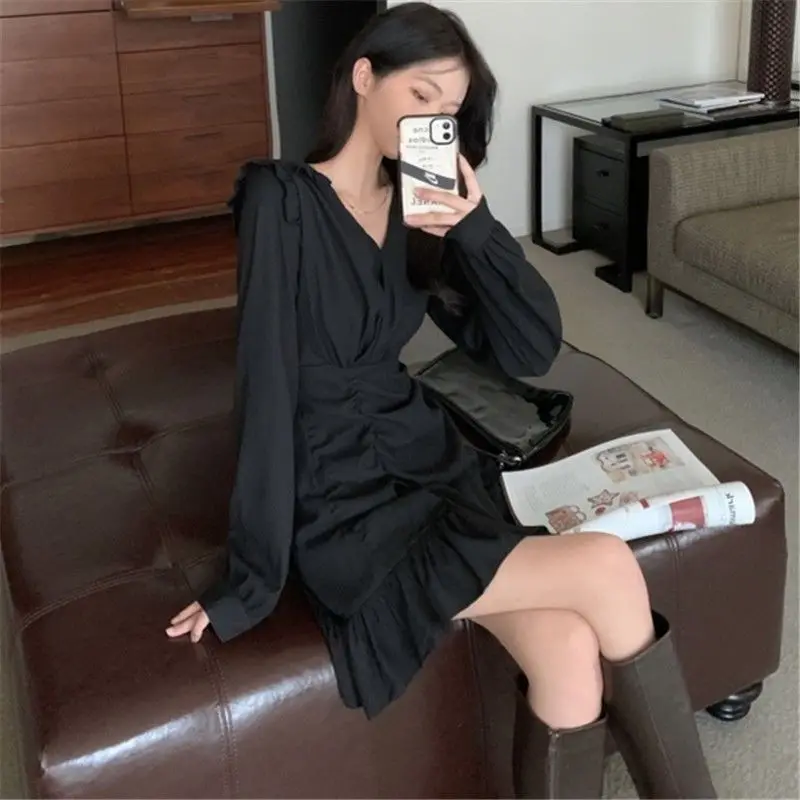 Новинка весна-лето 2021 женское платье-багги французское Плиссированное Платье с V-образным вырезом и высокой талией с длинными рукавами и об... 
Новинка весна-лето 2021 женское платье-багги французское Плиссированное Платье с V-образным вырезом и высокой талией с длинными рукавами и об...