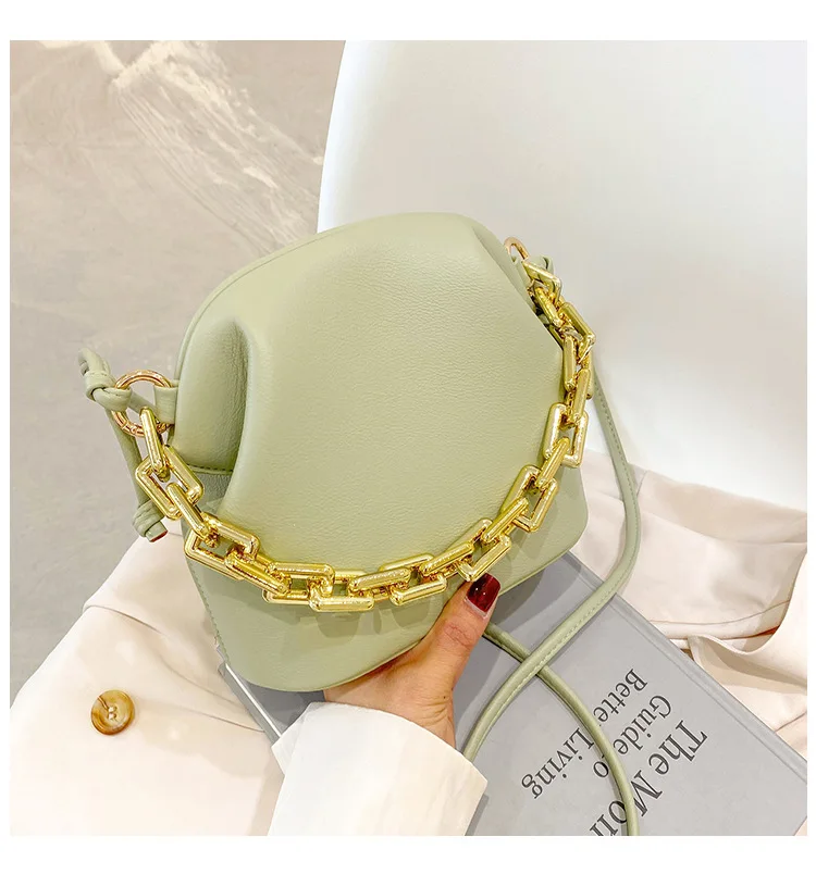 High quality chain bag 2021new trendy simple summer messenger bag underarm bag female small bag portable messenger bag shell bag
High quality chain bag 2021new trendy simple summer messenger bag underarm bag female small bag portable messenger bag shell bag