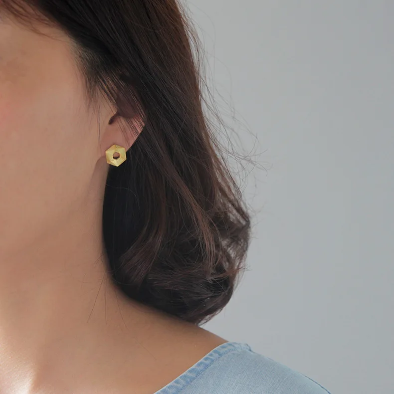 Christmas Earrings Simple Three-dimensional Fashion Hexagonal Personality Earrings S925 Sterling Silver Female Earrings Earrings 
Christmas Earrings Simple Three-dimensional Fashion Hexagonal Personality Earrings S925 Sterling Silver Female Earrings Earrings