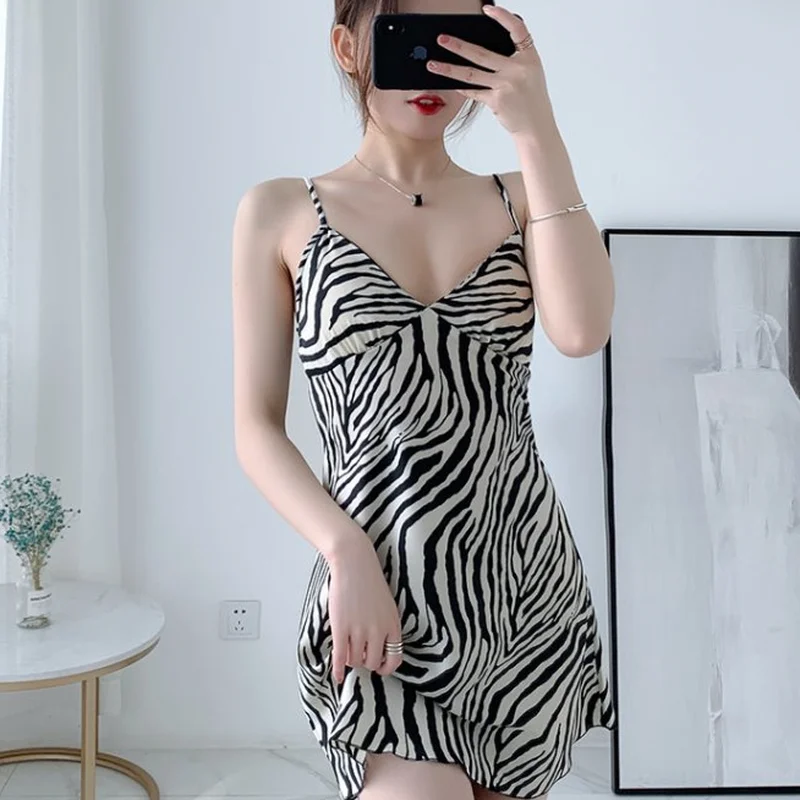 Nightgowns Women Stripped Spaghetti Strap Loose Sexy Females Sleepwear Sleeveless Loungewear Sleep Dress Casual Chiffon Summer
Nightgowns Women Stripped Spaghetti Strap Loose Sexy Females Sleepwear Sleeveless Loungewear Sleep Dress Casual Chiffon Summer