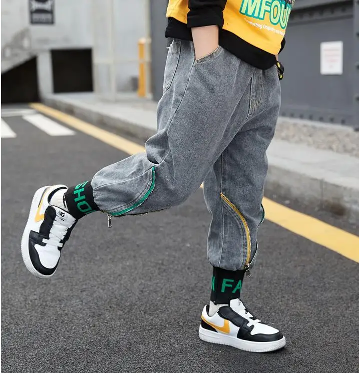 Korean fashion Boys Casual Jeans Trousers long Denim Pants Kids Children Loose Pants Bottoms Toddler Clothing
Korean fashion Boys Casual Jeans Trousers long Denim Pants Kids Children Loose Pants Bottoms Toddler Clothing