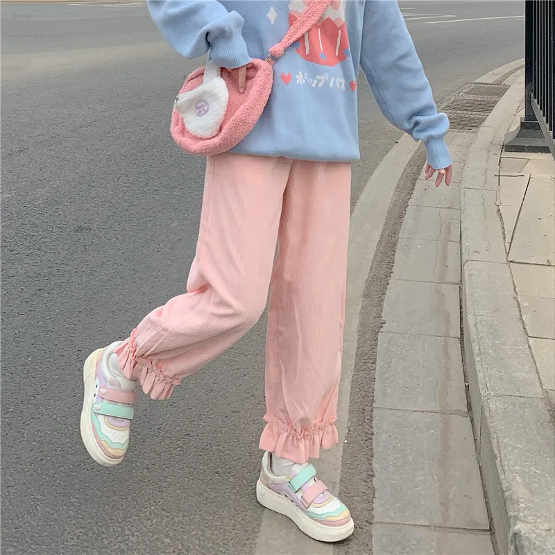 Японский консервативный стиль осенние Kawaii женские Мягкие вельветовые брюки для девочек свободные милые оборки эластичная резинка на талии...
Японский консервативный стиль осенние Kawaii женские Мягкие вельветовые брюки для девочек свободные милые оборки эластичная резинка на талии...