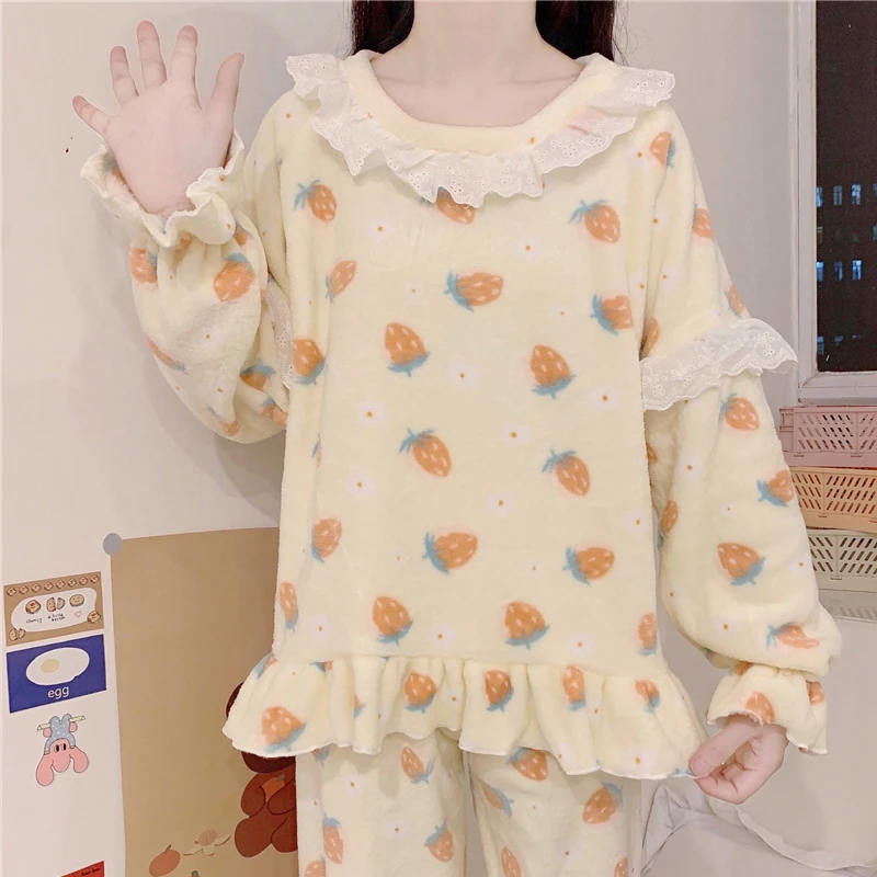 Cute Strawberry Printed Homewear Suit Women Coral Fleece Thick Long Sleeve Pajamas Two-Piece Set Pink Yellow Casual Clothing New
Cute Strawberry Printed Homewear Suit Women Coral Fleece Thick Long Sleeve Pajamas Two-Piece Set Pink Yellow Casual Clothing New