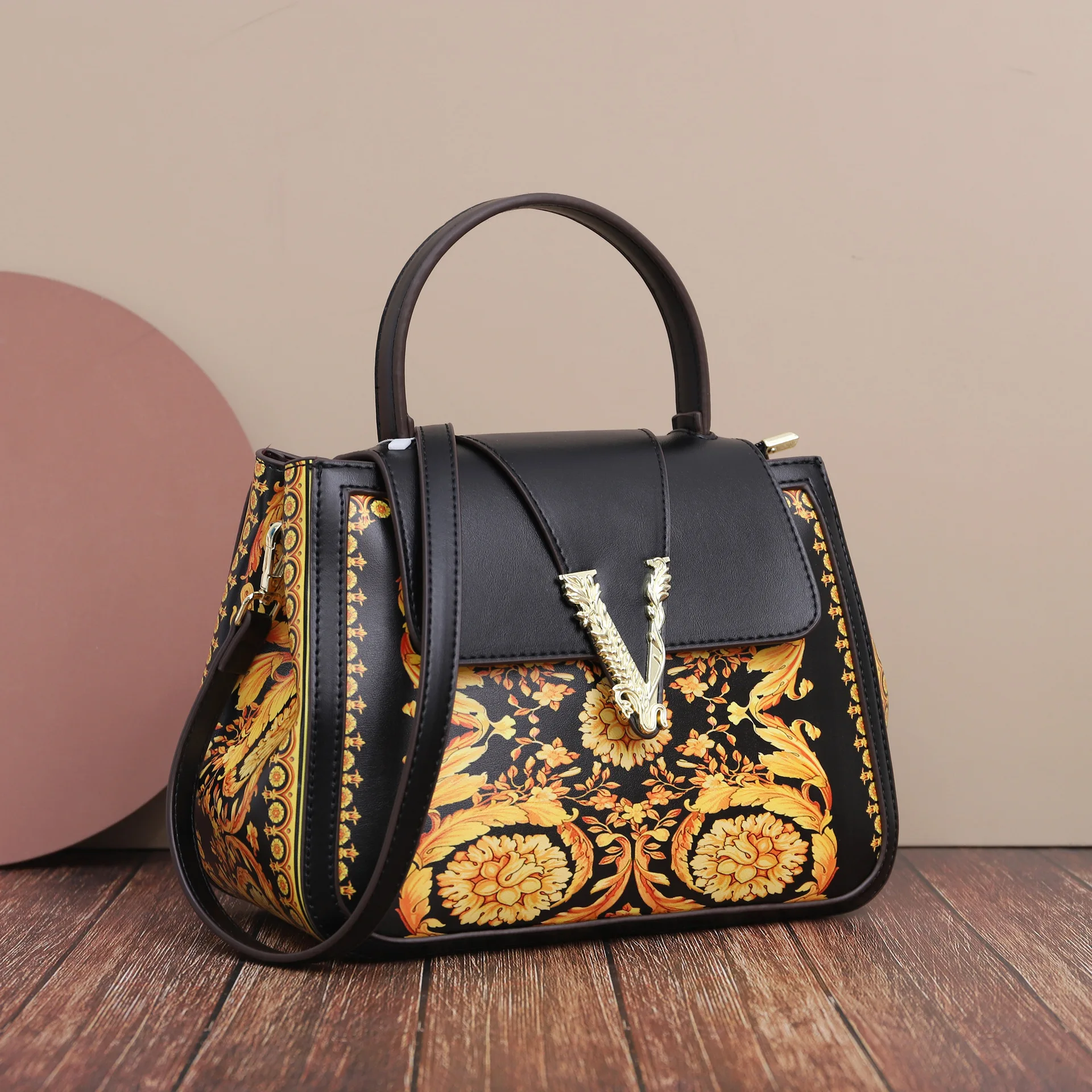 2021 New Women Portable Messenger Bag European and American Printing Women Purse and Handbag High Quality Shoulder Messenger Bag
2021 New Women Portable Messenger Bag European and American Printing Women Purse and Handbag High Quality Shoulder Messenger Bag