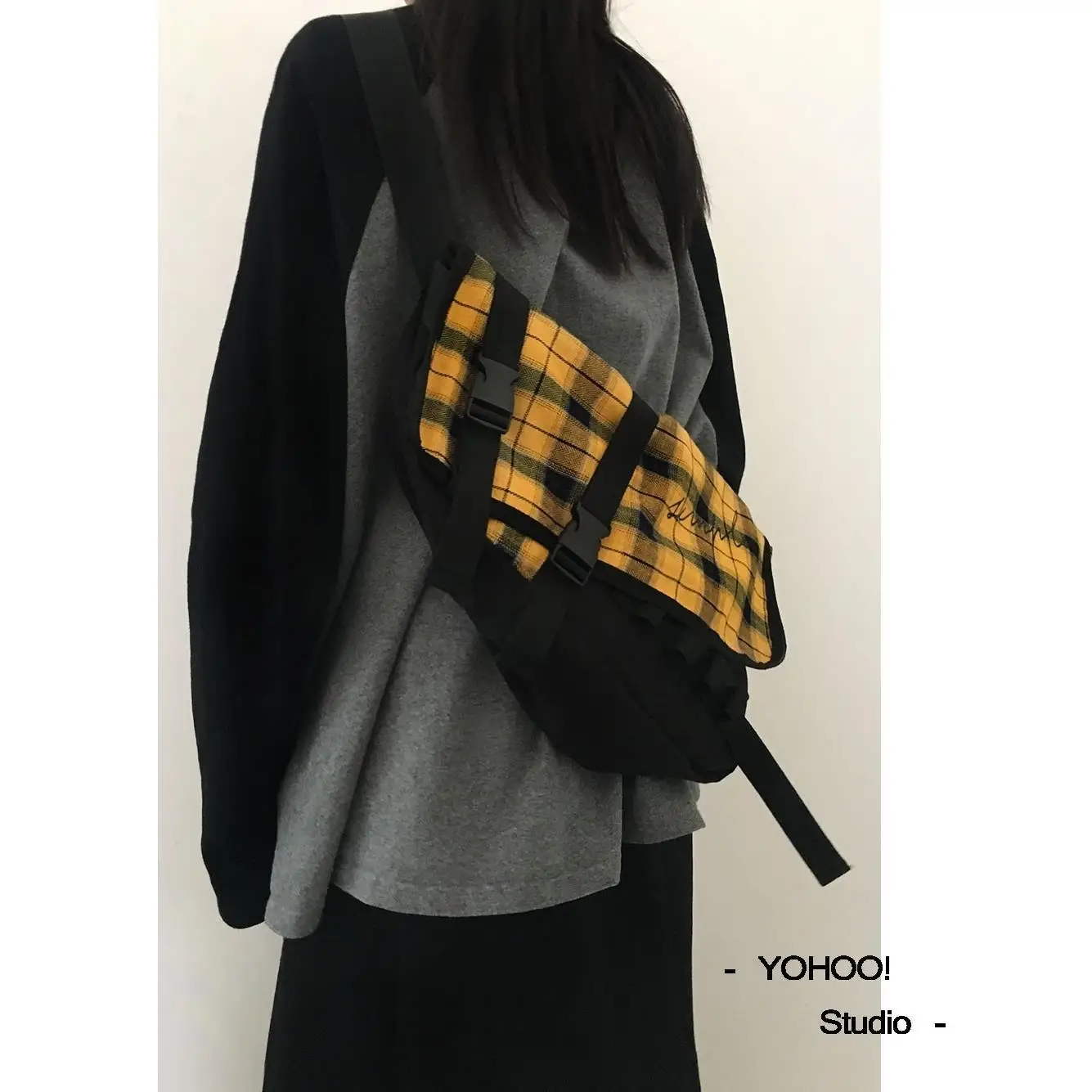 Original Design Ins Cool Simple Solid Versatile Messenger Bag Panelled Color Contrast Canvas One Shoulder Schoolbag Women
Original Design Ins Cool Simple Solid Versatile Messenger Bag Panelled Color Contrast Canvas One Shoulder Schoolbag Women