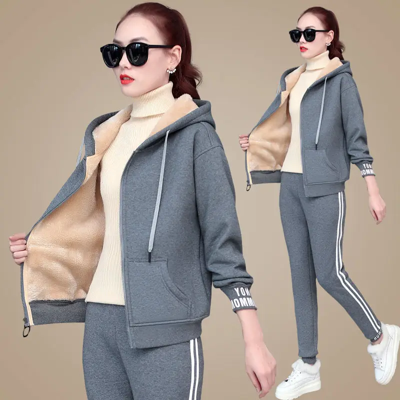 Women's Sports Suit Fitness Jogging Outdoor Riding Suit Leisure Plus Velvet Thickened Sportswear Winter Two-piece Suit
Women's Sports Suit Fitness Jogging Outdoor Riding Suit Leisure Plus Velvet Thickened Sportswear Winter Two-piece Suit