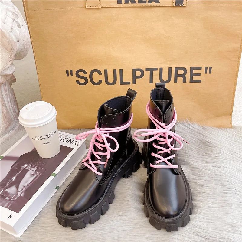 Женские ботильоны в стиле панк, модные мотоциклетные ботинки Martens на платформе, черная Осенняя обувь на шнуровке, 2021
Женские ботильоны в стиле панк, модные мотоциклетные ботинки Martens на платформе, черная Осенняя обувь на шнуровке, 2021