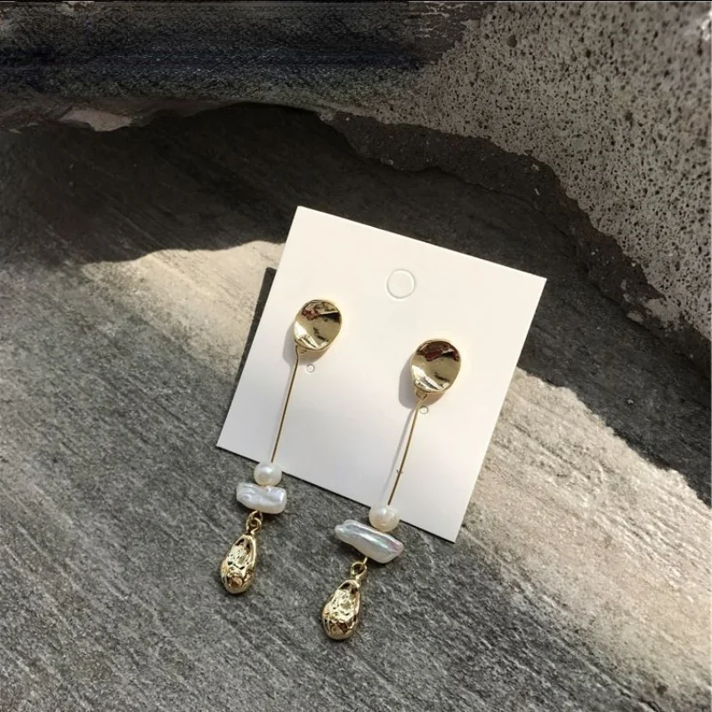 Simply Design Natural Freshwater Pearl Earrings Mature Temperament Golden Color Long Pendant Earrings For Women Gifts
Simply Design Natural Freshwater Pearl Earrings Mature Temperament Golden Color Long Pendant Earrings For Women Gifts