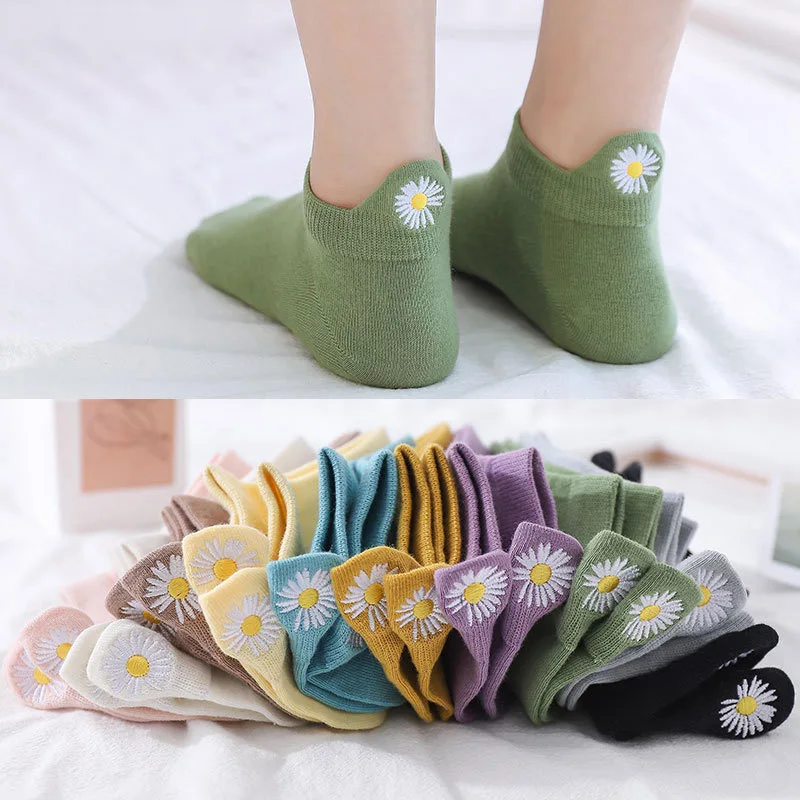 

Q 2022 New 1Pair Japanese Funny Embroidery Daisy Women Socks Expression Ankle Socks Cotton Floret Daisy Sock