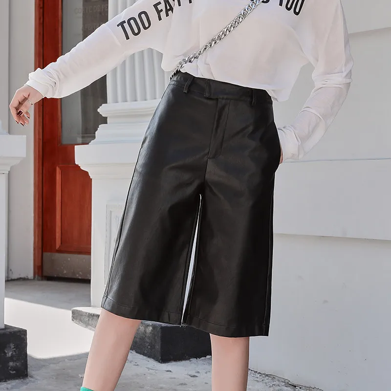 CBAFU PU leather shorts women british spring summer casual straight shorts overalls high waist trousers streetwear M366
CBAFU PU leather shorts women british spring summer casual straight shorts overalls high waist trousers streetwear M366