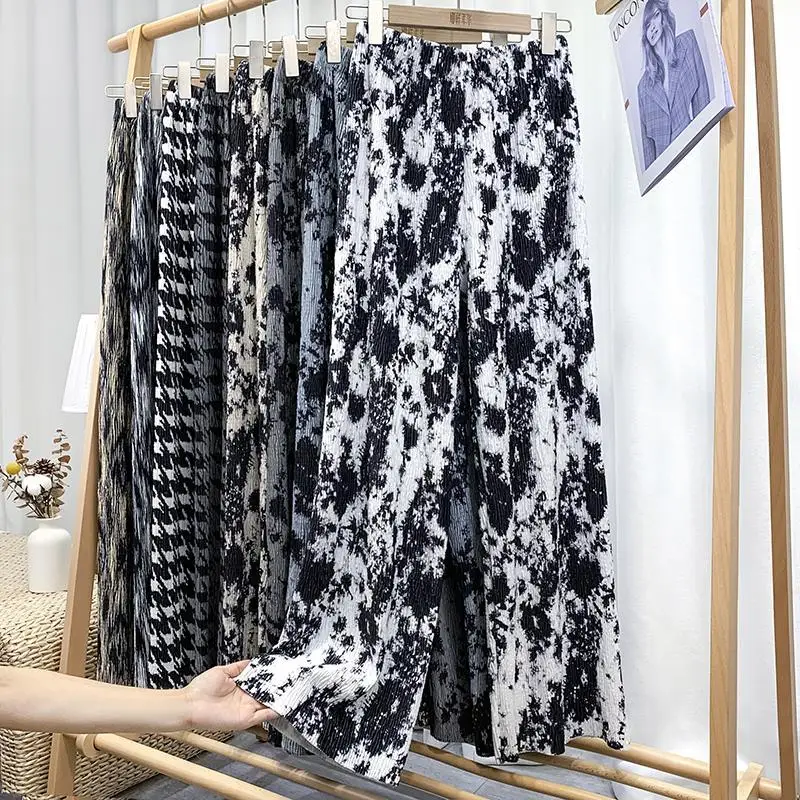 2021 New Arrival Spring Autumn Casual Fashion Woman Ink Dyed Corduroy Pants High Waist Wide Leg Full Length Female Pants
2021 New Arrival Spring Autumn Casual Fashion Woman Ink Dyed Corduroy Pants High Waist Wide Leg Full Length Female Pants