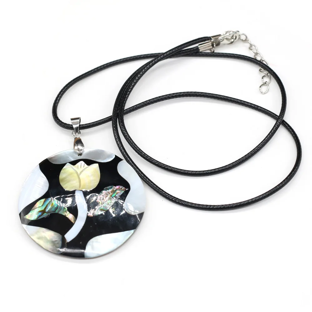 Natural Round Shell Pendant Rose Pattern Necklace Jewelry Mother of Pearl Shells Charms with Rope Chain Choker for Women Gifts
Natural Round Shell Pendant Rose Pattern Necklace Jewelry Mother of Pearl Shells Charms with Rope Chain Choker for Women Gifts