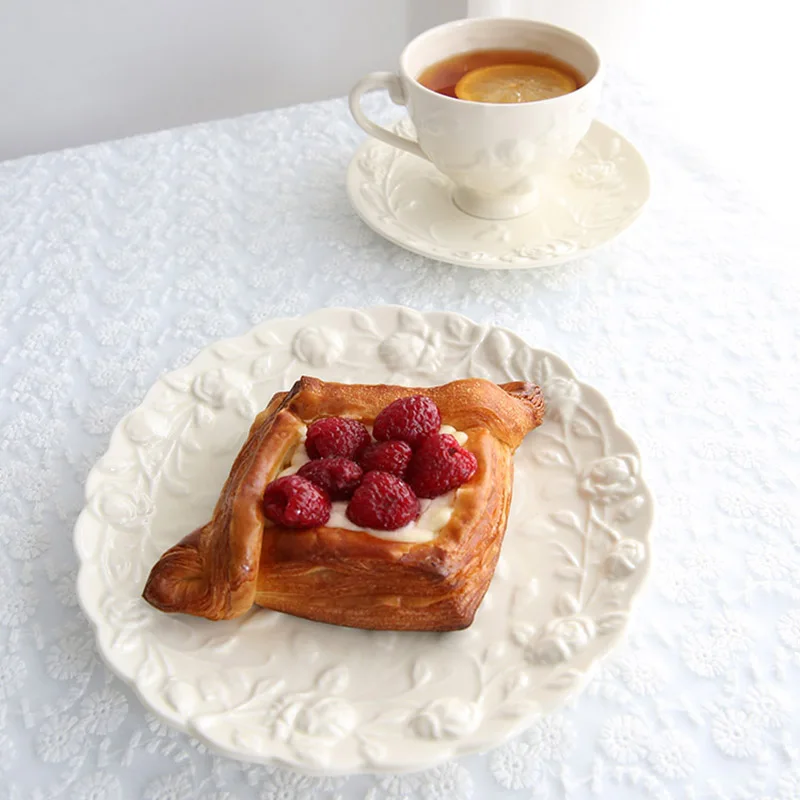 Salad Plate Cream Rose Embossed Plate French Ceramic Dessert Plate Tableware Fruit Tray Household Decoration Dish Assiette 트레이
Salad Plate Cream Rose Embossed Plate French Ceramic Dessert Plate Tableware Fruit Tray Household Decoration Dish Assiette 트레이