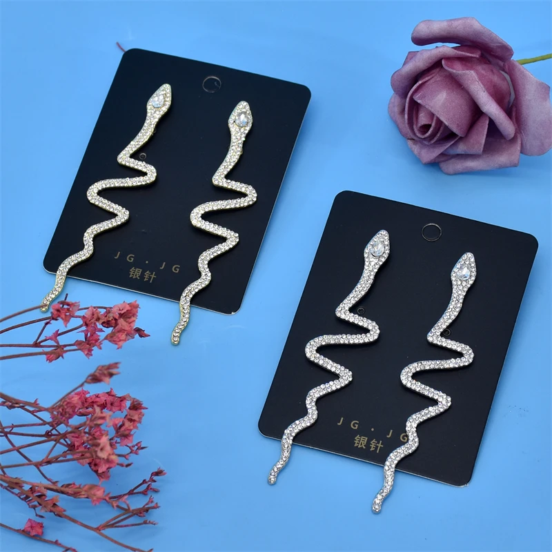 1pair Shiny Snake Shape Rhinestone Dangle Earring Long Tassel Crystal Drop Earrings for Women Weddings Fashion Jewelry Gifts 
1pair Shiny Snake Shape Rhinestone Dangle Earring Long Tassel Crystal Drop Earrings for Women Weddings Fashion Jewelry Gifts