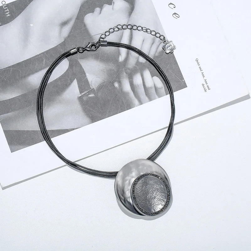 ELOYHI Women Necklace Geometric Top Quality Double Collar Leather Choker For Lady Punk Trendy Neckalce&Pendants Gift
ELOYHI Women Necklace Geometric Top Quality Double Collar Leather Choker For Lady Punk Trendy Neckalce&Pendants Gift