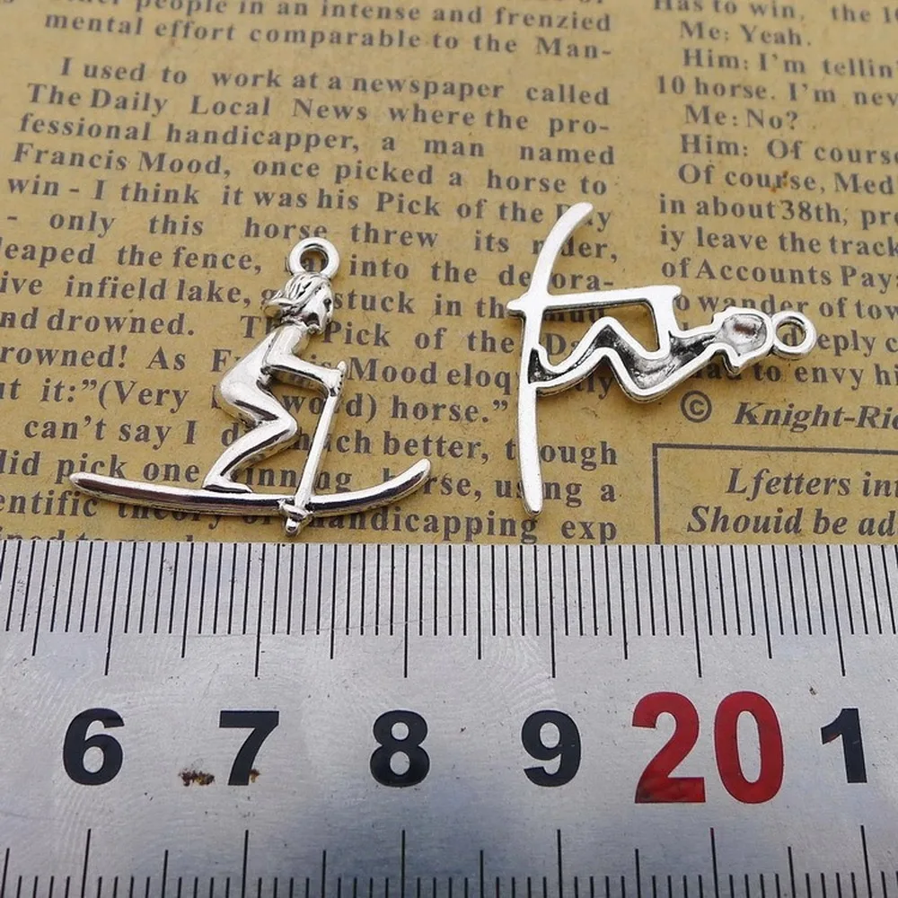 

150pcs Skier Charms 24mm x 26mm DIY Jewelry Making Pendant antique silver color