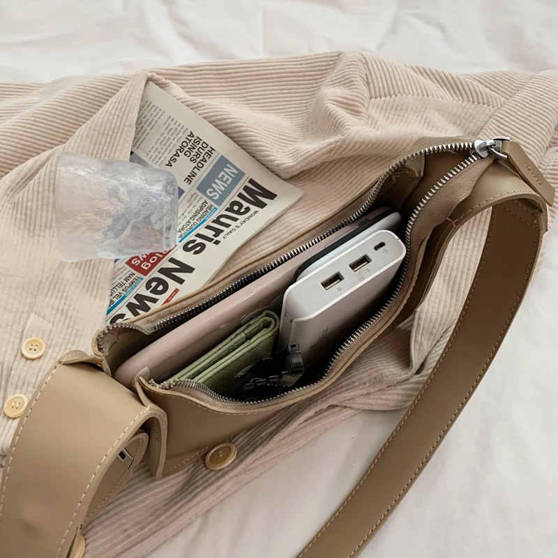 Women Casual Solid Large Capacity Small Square Bag PU Leather Female Messenger Bags 2021 New Ladies Designer Leather Bag 
Women Casual Solid Large Capacity Small Square Bag PU Leather Female Messenger Bags 2021 New Ladies Designer Leather Bag