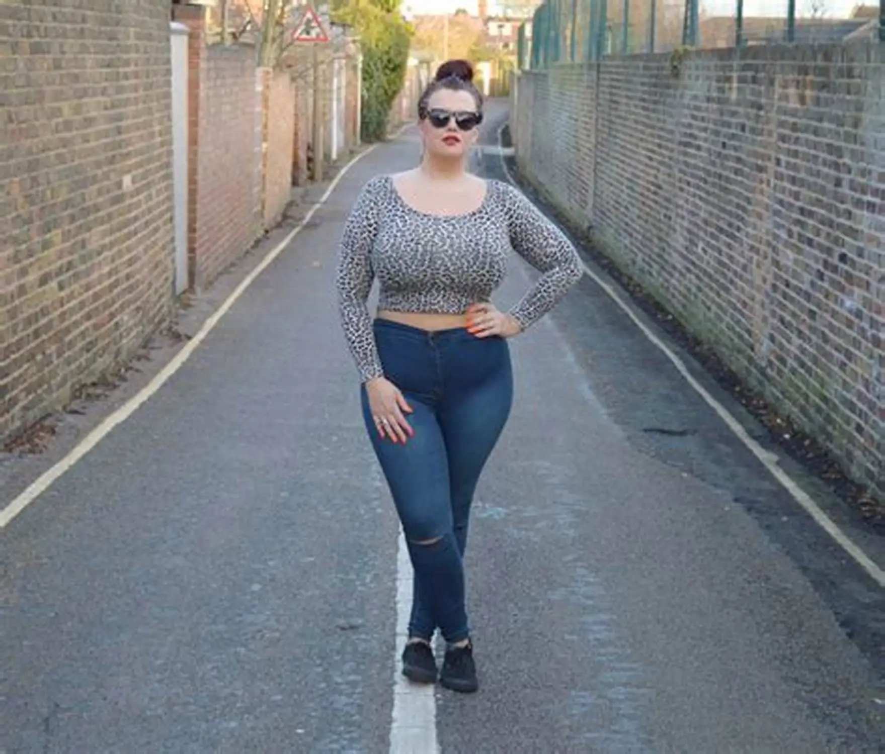 Women streetwear high waist skinny jeans pencil pants trousers custom logo print on product and package from 1pc dropship
Women streetwear high waist skinny jeans pencil pants trousers custom logo print on product and package from 1pc dropship