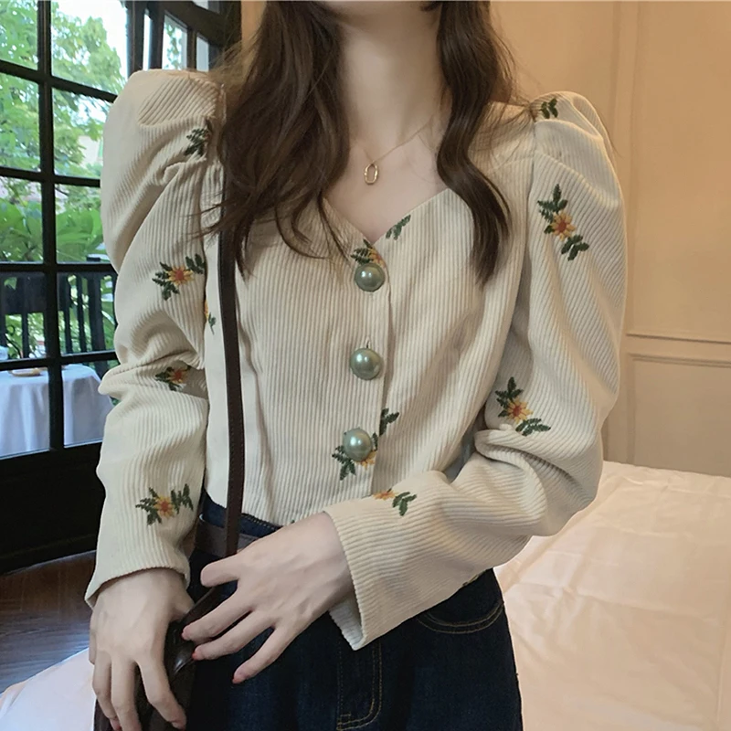 BETHQUENOY Bluzki Damskie Vintage Floral Embroidery Blouses Women Cropped Tops Camisas De Mujer Long Puff Sleeve Corduroy Shirts
BETHQUENOY Bluzki Damskie Vintage Floral Embroidery Blouses Women Cropped Tops Camisas De Mujer Long Puff Sleeve Corduroy Shirts
