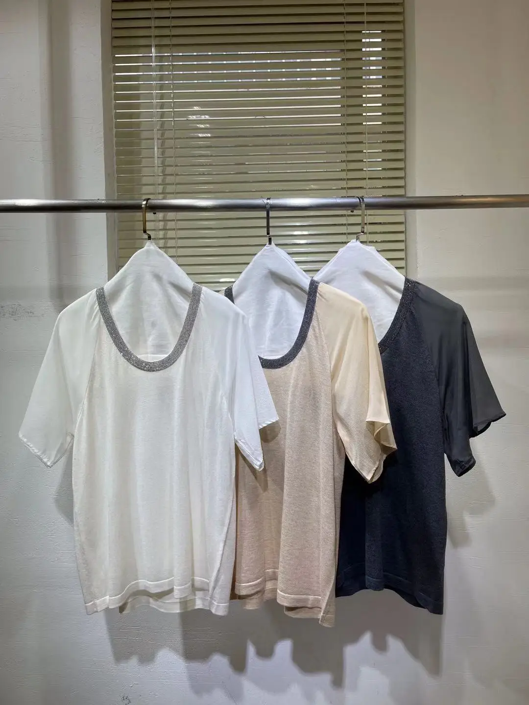 T-shirts Ladies 2021 Casual Cashmere Patchwork Silk Beading Short Sleeves Women Hot Sale T-shirt Loose
T-shirts Ladies 2021 Casual Cashmere Patchwork Silk Beading Short Sleeves Women Hot Sale T-shirt Loose