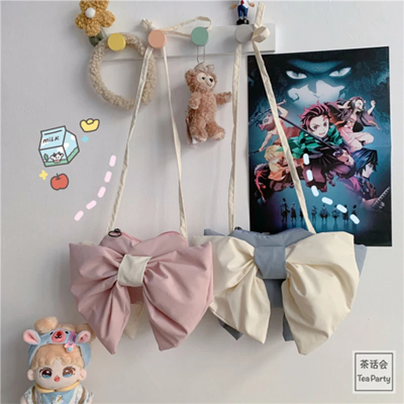 Японские мини сумки через плечо Jk Lolita с бантом для женщин кавайная женская сумка на плечо дорожный кошелек для телефона женские сумки 2021 
Японские мини сумки через плечо Jk Lolita с бантом для женщин кавайная женская сумка на плечо дорожный кошелек для телефона женские сумки 2021