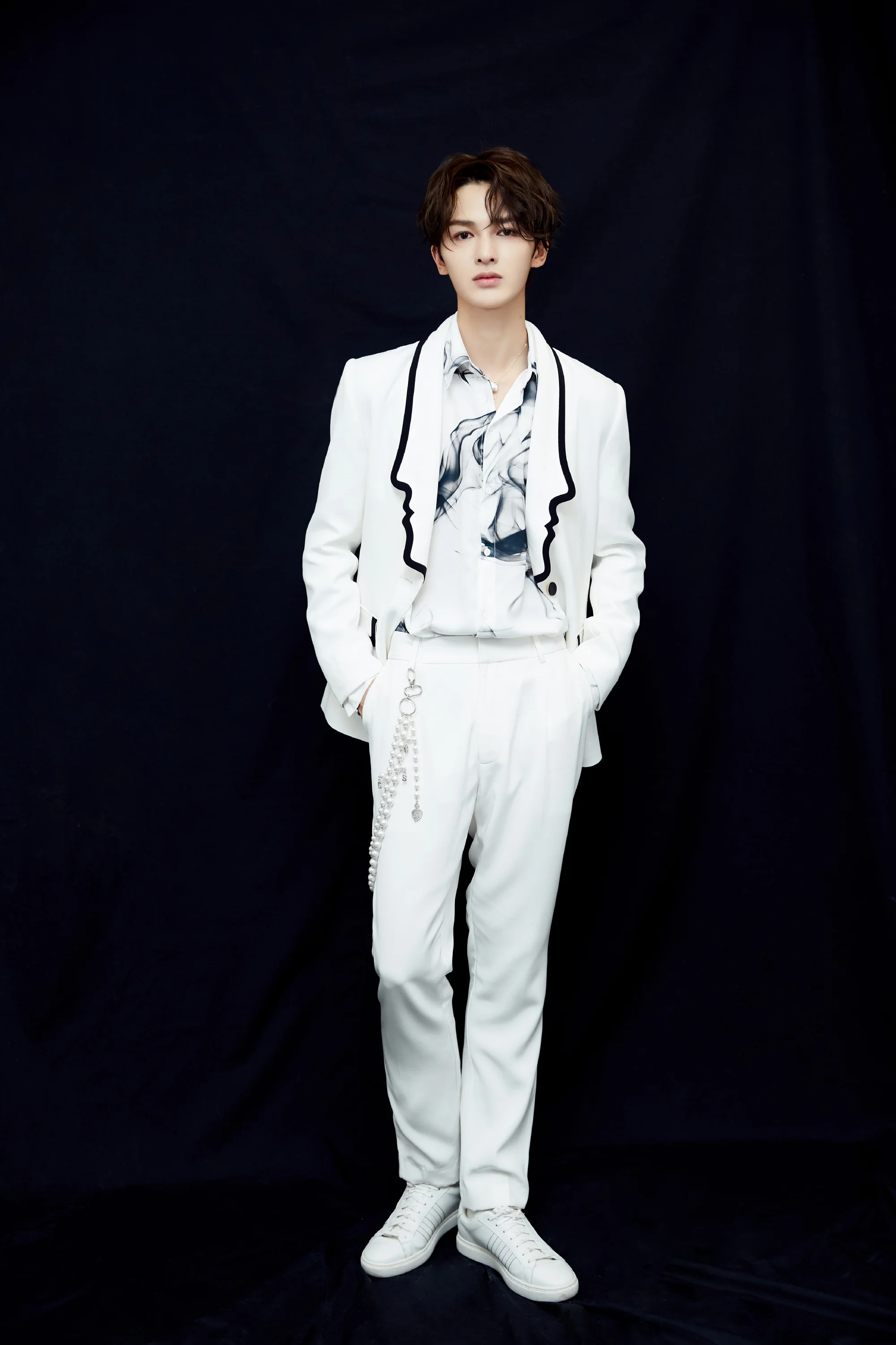 S-6XL 2020 men's clothing fashion Bigbang Hair stylist Host dance singer annual meeting dress Suit set plus size singer costumes
S-6XL 2020 men's clothing fashion Bigbang Hair stylist Host dance singer annual meeting dress Suit set plus size singer costumes