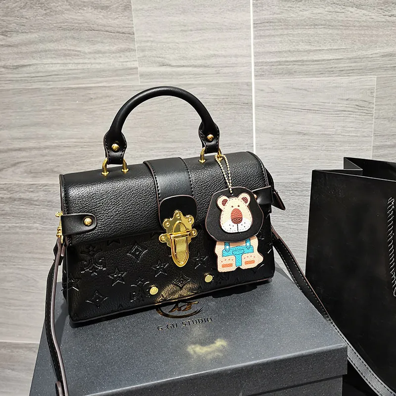 Famous Designer Women Bags 2021 New Fashion Cowhide All-match Printing Shoulder Diagonal Small Square Bag Purses and Handbags Gg
Famous Designer Women Bags 2021 New Fashion Cowhide All-match Printing Shoulder Diagonal Small Square Bag Purses and Handbags Gg