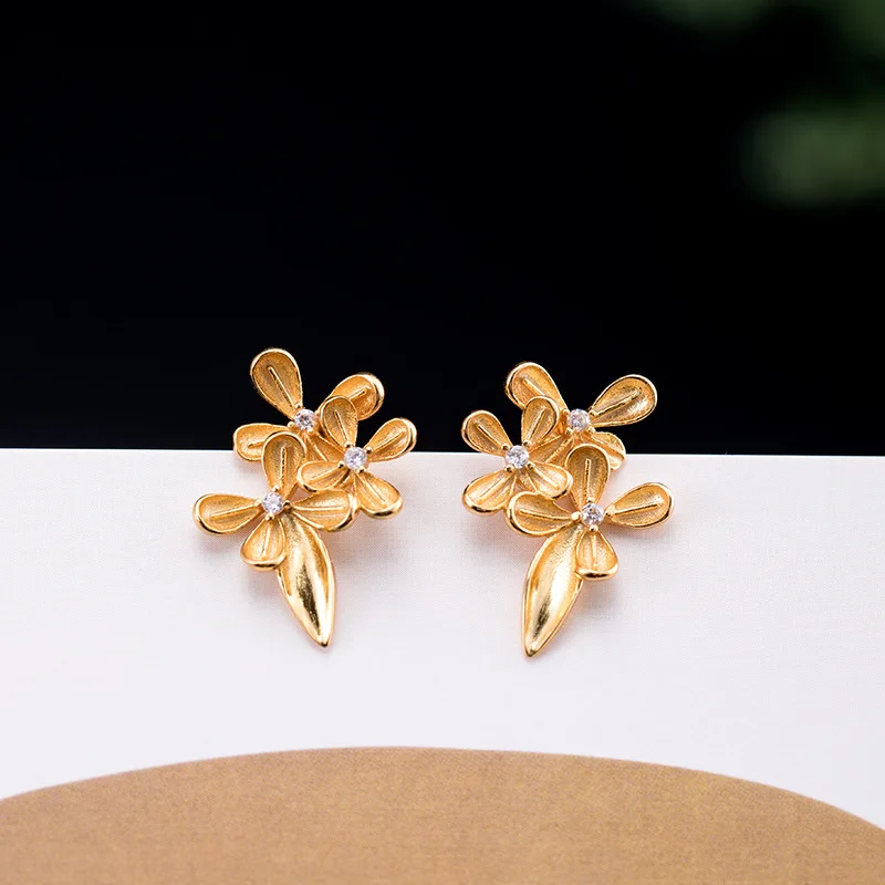 S925 Sterling silver Zircon Osmanthus Earrings Women Retro Temperament Hanfu Cheongsam Earrings Women Retro National Style
S925 Sterling silver Zircon Osmanthus Earrings Women Retro Temperament Hanfu Cheongsam Earrings Women Retro National Style
