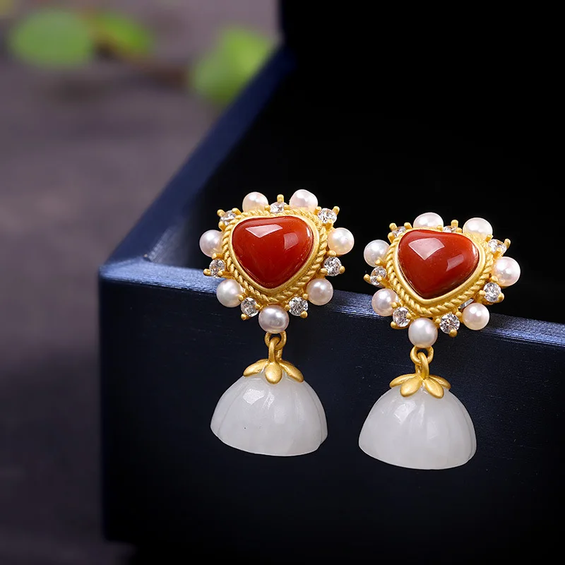S925 Sterling Silver Gold-Plated Women's Hetian Jade Lotus Seedpod Ear Stud
S925 Sterling Silver Gold-Plated Women's Hetian Jade Lotus Seedpod Ear Stud
