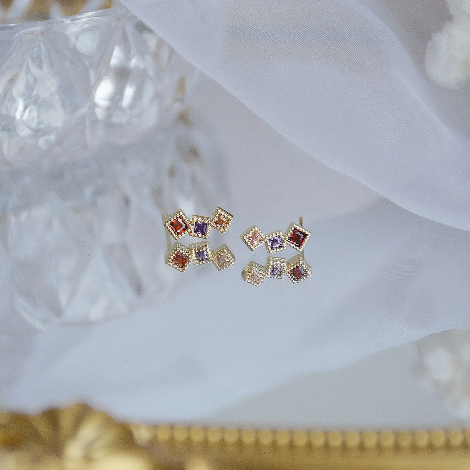 14k Real Gold Plated Fashion Jewelry Crystal Small Cute Exquisite Simple Stud Earrings for Woman Holiday Party Elegant Earring
14k Real Gold Plated Fashion Jewelry Crystal Small Cute Exquisite Simple Stud Earrings for Woman Holiday Party Elegant Earring