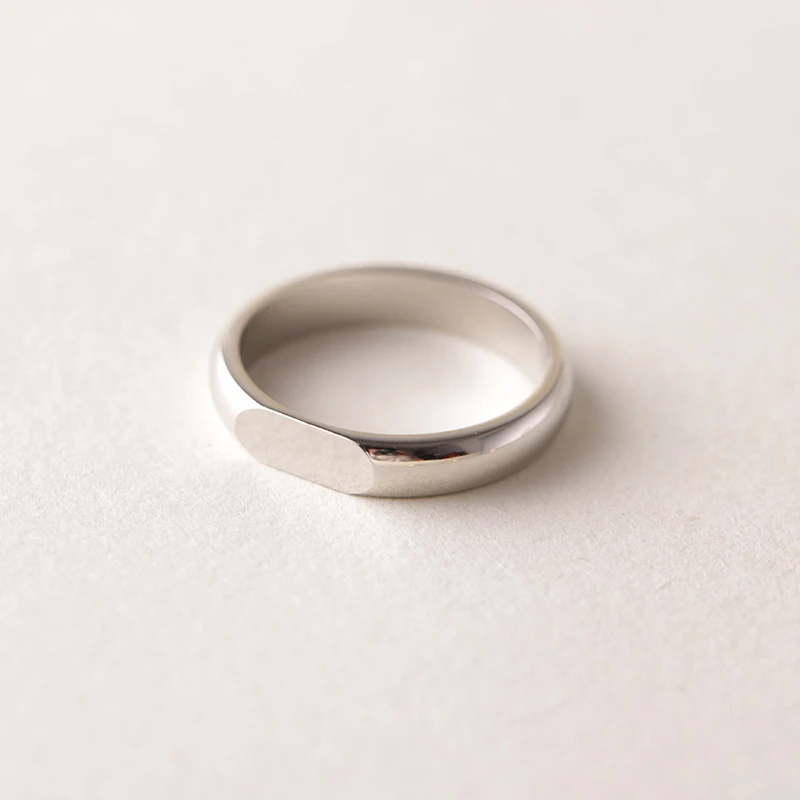 Unisex Simple Plain Solid sv925 Cambered Rings Hidden Engraved Love Flat Top Ring Minimalist Classic Statement Ring Perfect Gift
Unisex Simple Plain Solid sv925 Cambered Rings Hidden Engraved Love Flat Top Ring Minimalist Classic Statement Ring Perfect Gift