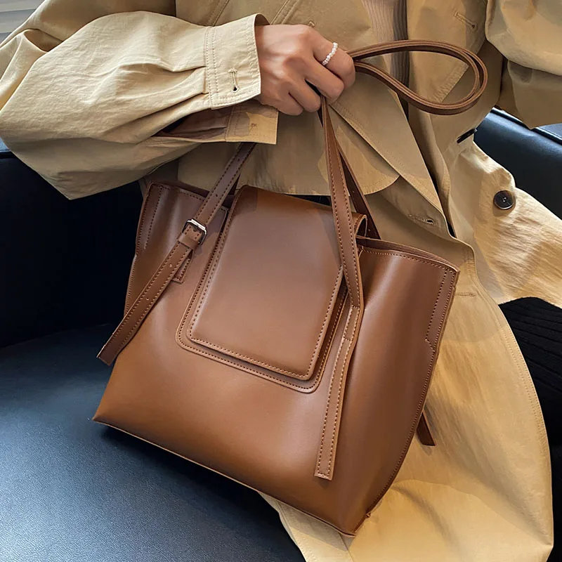 Retro Small PU Leather Designer Handbag and Purses for Women 2021 Winter Fashion Luxury Trends Brand Travel Simple Shoulder Bag
Retro Small PU Leather Designer Handbag and Purses for Women 2021 Winter Fashion Luxury Trends Brand Travel Simple Shoulder Bag