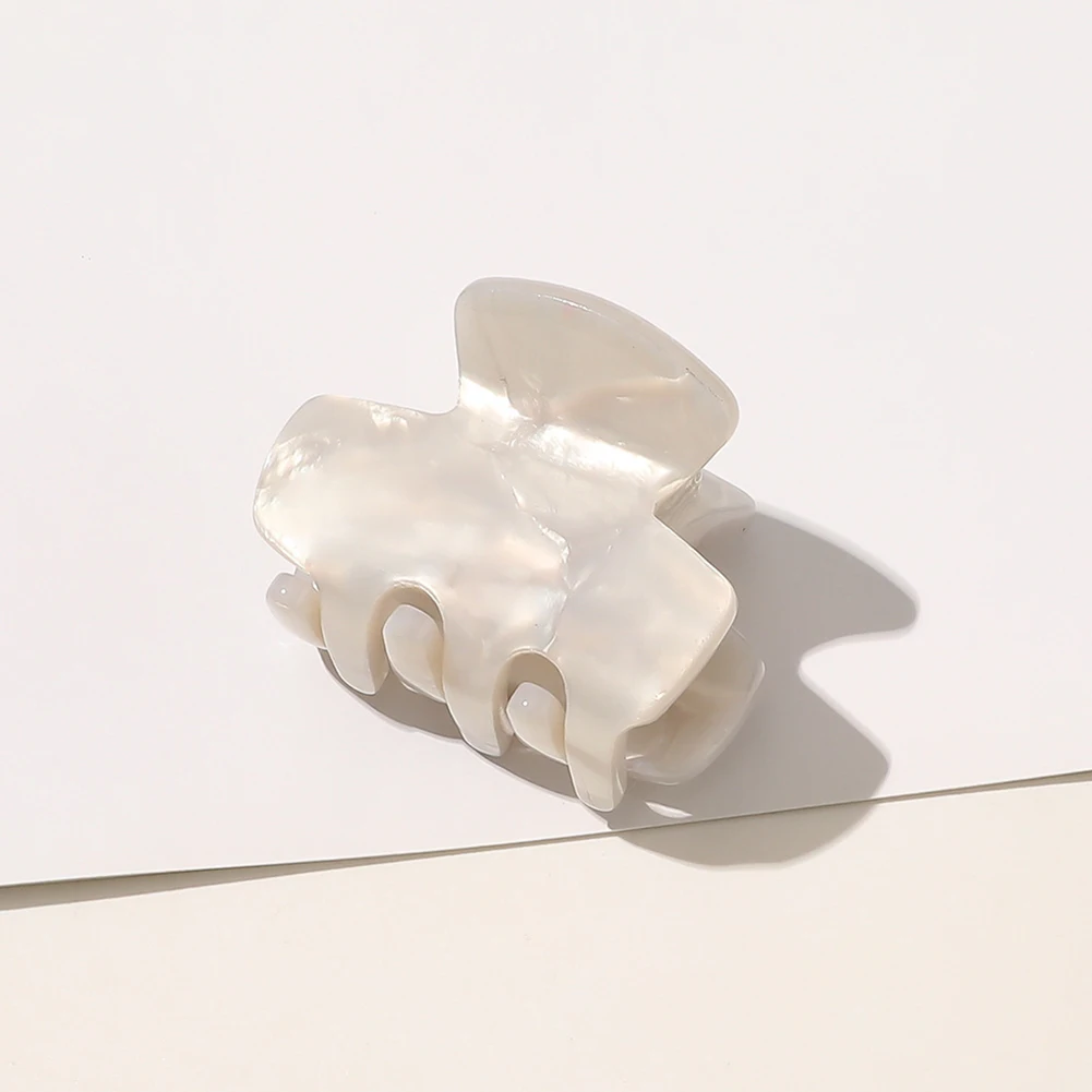 2020 New Claw Clip for Women Tough Plastic Hair Claw Small Size Hair Clamps Claw Clip Crab for Hair Accessories for Hair 
2020 New Claw Clip for Women Tough Plastic Hair Claw Small Size Hair Clamps Claw Clip Crab for Hair Accessories for Hair