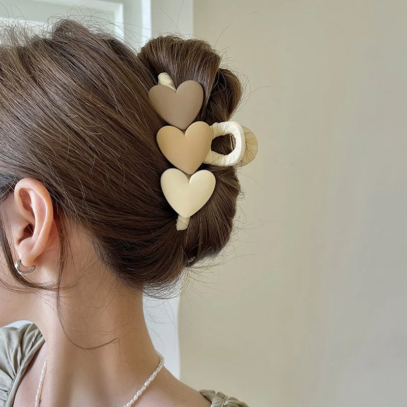 New Korea Heart Shape Plastic Hair Claws Crab Large Sweet Claw Clips for Woman Girls Bath Barrette Lady Fashion Headdress Gifts
New Korea Heart Shape Plastic Hair Claws Crab Large Sweet Claw Clips for Woman Girls Bath Barrette Lady Fashion Headdress Gifts