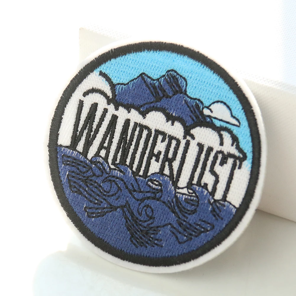 2 шт., круглые вышивки в виде гор и моря
2 шт., круглые вышивки в виде гор и моря