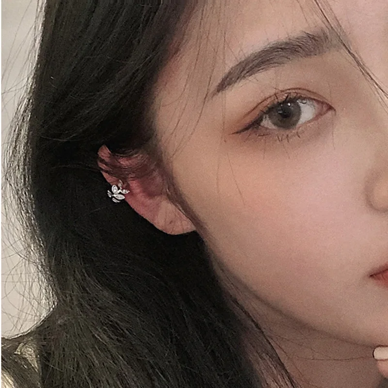 MEYRROYU Sterling Silver Sweet Leaf Zircon Round Clip Earrings For Women Exquisite Wedding Jewelry Accessories Cерьги позолота
MEYRROYU Sterling Silver Sweet Leaf Zircon Round Clip Earrings For Women Exquisite Wedding Jewelry Accessories Cерьги позолота