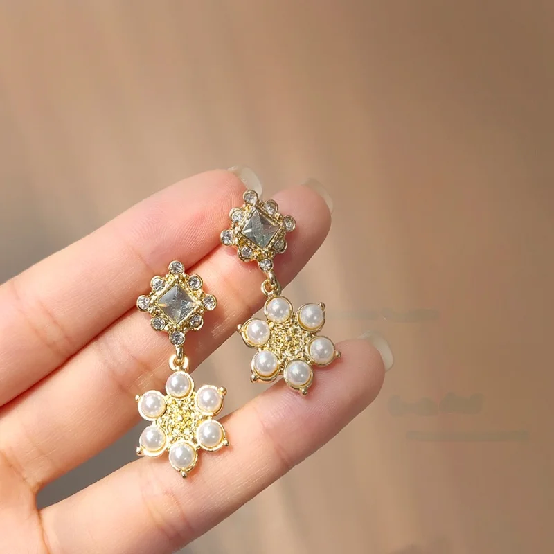 Delicate Jewelry Vintage Statement Earrings Pretty Design Simulated Pearl Crystal Drop Earrings For Elegant Women Girl Wholesale
Delicate Jewelry Vintage Statement Earrings Pretty Design Simulated Pearl Crystal Drop Earrings For Elegant Women Girl Wholesale