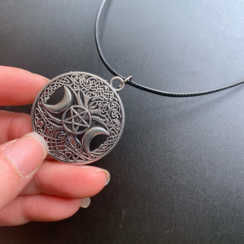 Spiritual Symbols Triple Moon Pendant Pentagram Tree of Life Necklace Gift Small Present Dropshipping Tibetan Silver Crafts 1pc
Spiritual Symbols Triple Moon Pendant Pentagram Tree of Life Necklace Gift Small Present Dropshipping Tibetan Silver Crafts 1pc