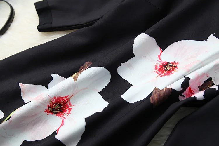 European and American women's clothing 2020 autumn new style V-neck with seven-point sleeves Floral print fashion dresses
European and American women's clothing 2020 autumn new style V-neck with seven-point sleeves Floral print fashion dresses