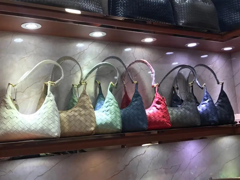 free shipping 2020 the new style hand-made knitting genuine cow leather sheepskin women one shoulder bag 28 cm 8 color
free shipping 2020 the new style hand-made knitting genuine cow leather sheepskin women one shoulder bag 28 cm 8 color