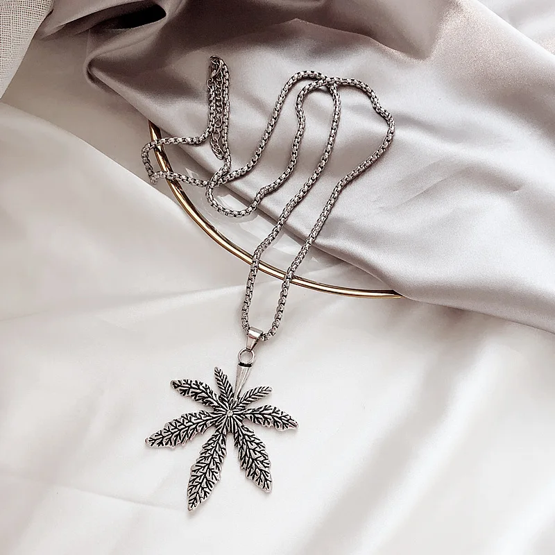 Retro long style necklace maple leaf hip-hop male necklace tide female street cold wind exaggerated sweater necklace tide
Retro long style necklace maple leaf hip-hop male necklace tide female street cold wind exaggerated sweater necklace tide