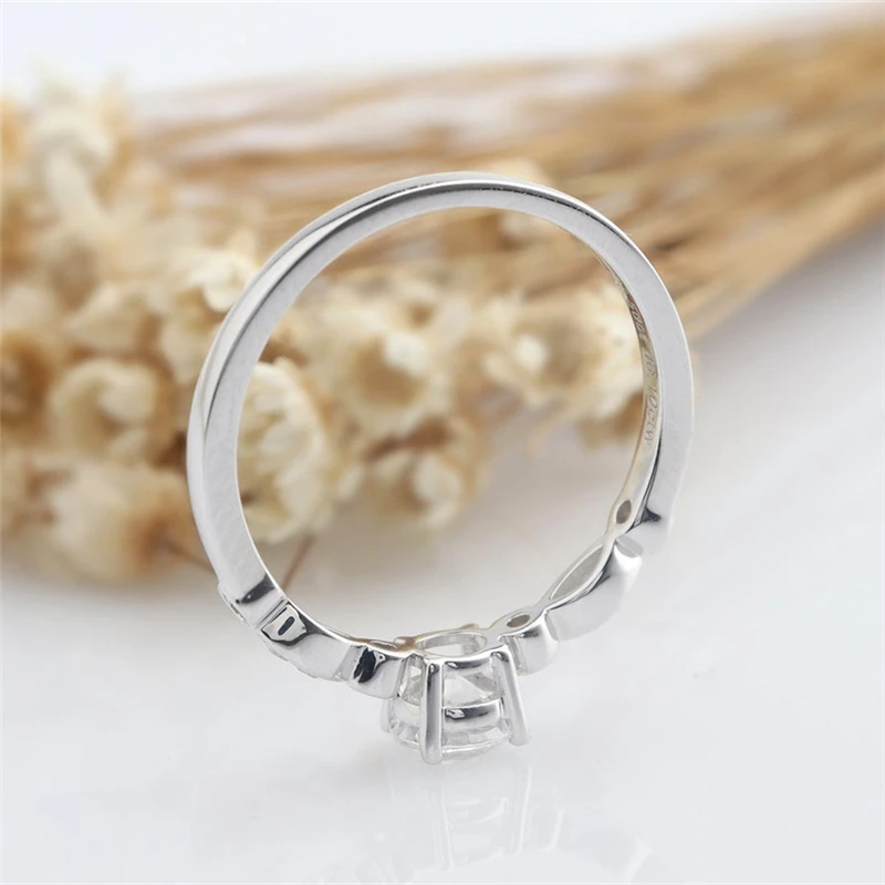 RandH 0.50CARAT Round Brilliant Heart & Arrow Moissanite Rings For Women 14K White Solid Gold Engagement Wedding Womnen Rings
RandH 0.50CARAT Round Brilliant Heart & Arrow Moissanite Rings For Women 14K White Solid Gold Engagement Wedding Womnen Rings