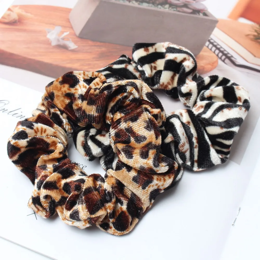 2PK Animal Leopard Velvet Scrunchies Set for Women Girls Elastic Hair Bands Rope Ponytail Holder Winter Headband Hair Accessorie
2PK Animal Leopard Velvet Scrunchies Set for Women Girls Elastic Hair Bands Rope Ponytail Holder Winter Headband Hair Accessorie