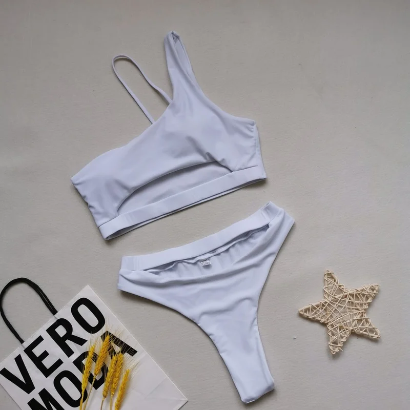 2021 swimsuit female split solid color sexy diagonal shoulder tube top with European and American high waist bikini swimsuit
2021 swimsuit female split solid color sexy diagonal shoulder tube top with European and American high waist bikini swimsuit