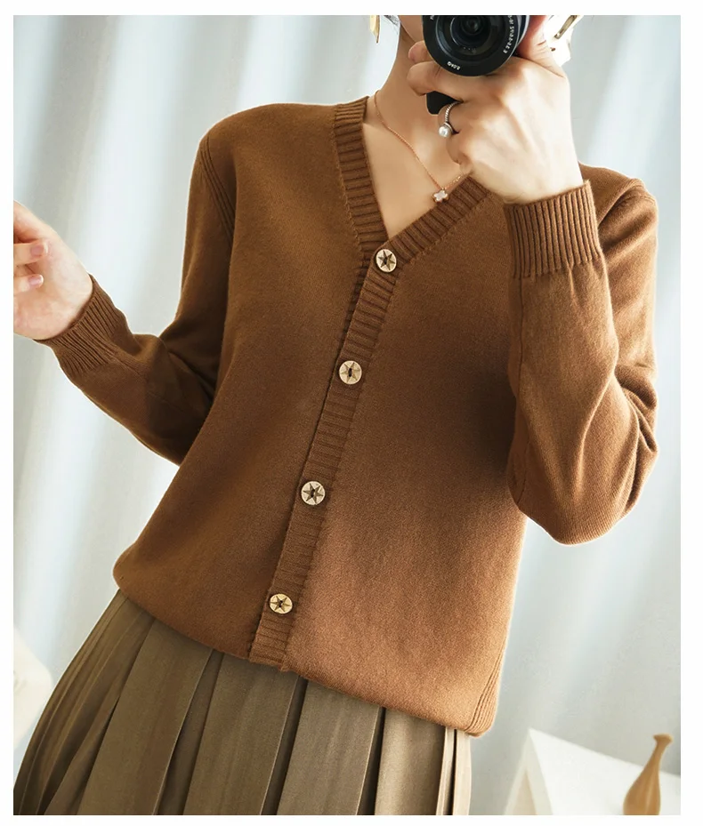 2020 Women's wool cardigan sweater women's short loose loose new star buckle bottoming knitted jacket women spring and autumn
2020 Women's wool cardigan sweater women's short loose loose new star buckle bottoming knitted jacket women spring and autumn